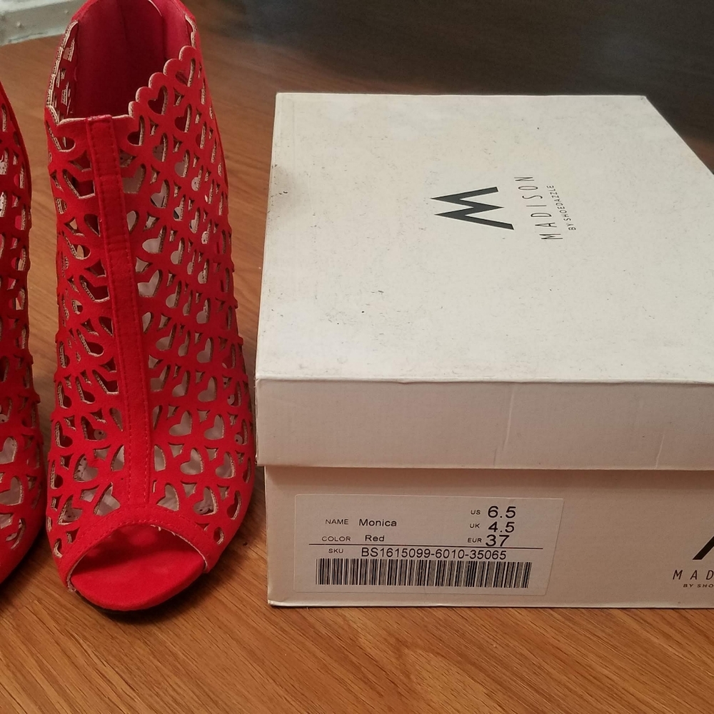 Red Heart Stiletto - Picture 2 of 3